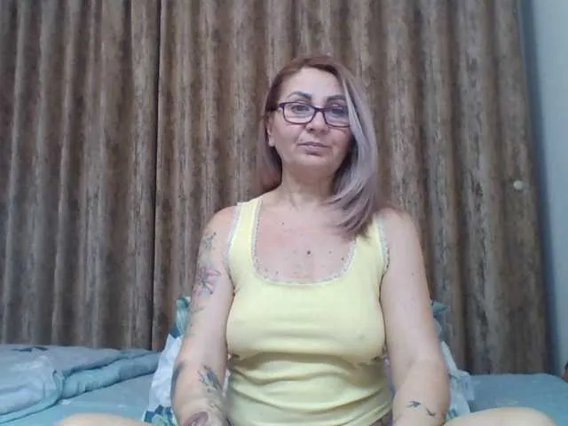 Live sex webcam photo for chaudeevely #290507458