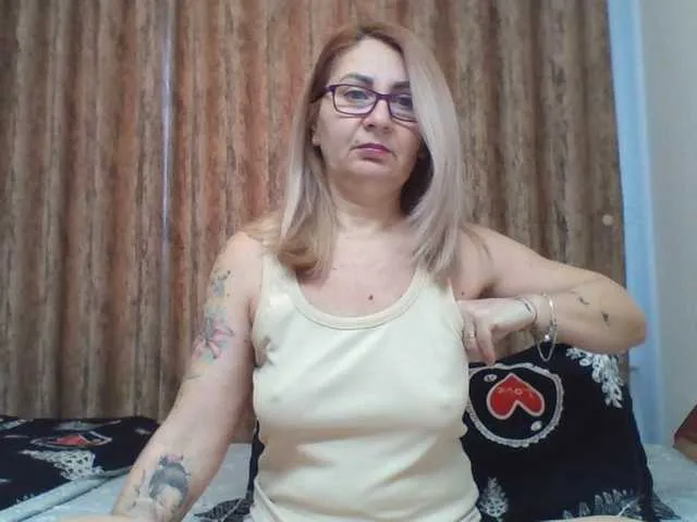 Live sex webcam photo for chaudeevely #290552423