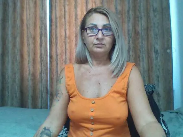 Live sex webcam photo for chaudeevely #291083196