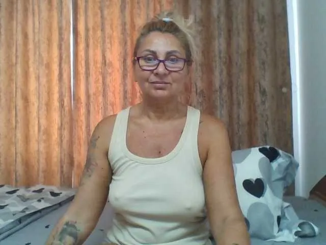 Live sex webcam photo for chaudeevely #291236652