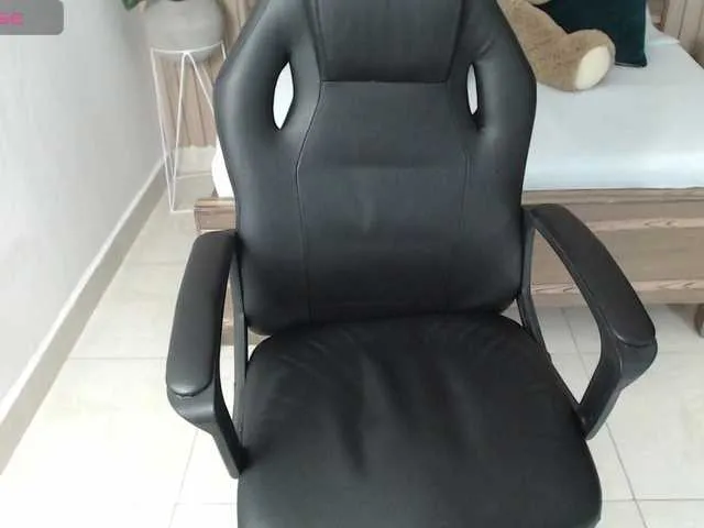 Live sex webcam photo for cherry-xoxo #277571962