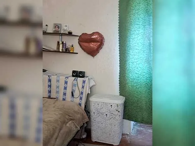 Live sex webcam photo for cherryangel9 #291824260