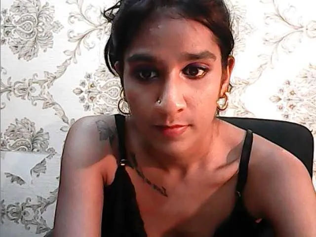 Live sex webcam photo for cherryindian4u #290505873