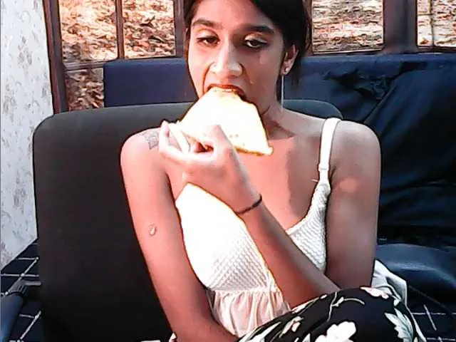 Live sex webcam photo for cherryindian4u #290777597