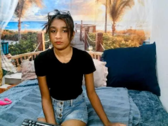 Live sex webcam photo for cherryindian4u #291369520