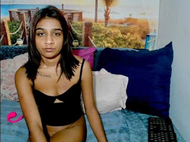 Live sex webcam photo for cherryindian4u #291464281