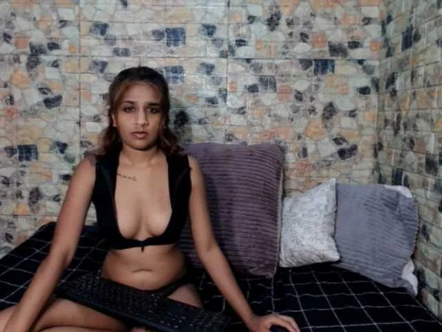 Live sex webcam photo for cherryindian4u #292841914