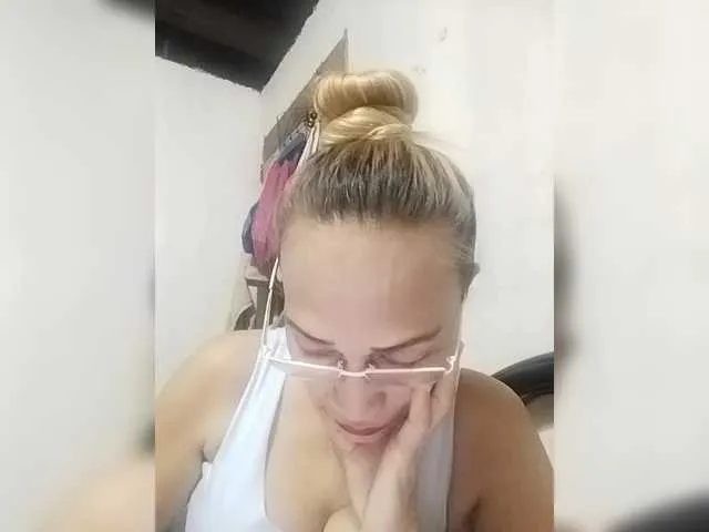 Live sex webcam photo for cherrywhite03 #279522382