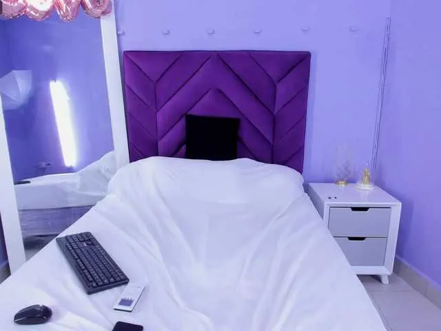 Live sex webcam photo for ChleoWild #276392996