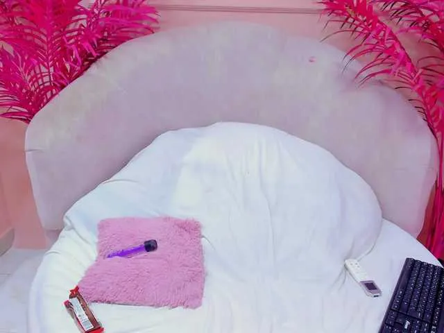 Live sex webcam photo for ChleoWild #276449240