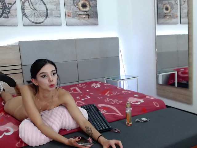 Live sex webcam photo for chloe-adams #274332940