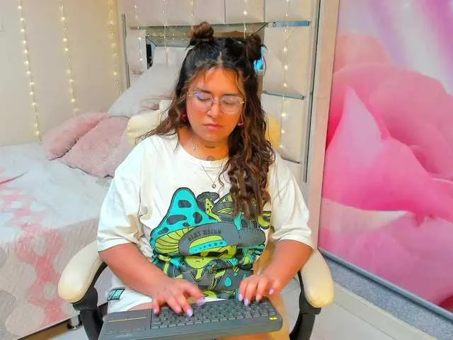 Live sex webcam photo for chloe-bonnet #276088958