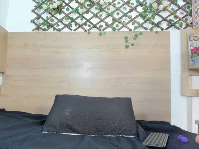 Live sex webcam photo for chloe-evans #272496376