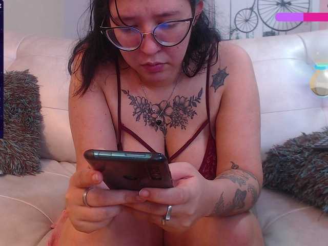 Live sex webcam photo for chloe-rosse #271881326