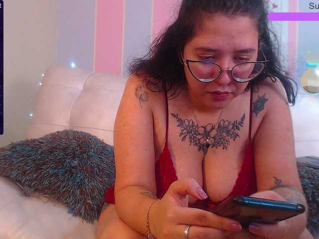 Live sex webcam photo for chloe-rosse #271976785