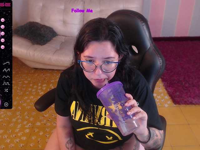 Live sex webcam photo for chloe-rosse #272629159