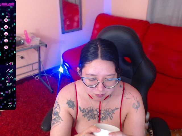 Live sex webcam photo for chloe-rosse #273280674