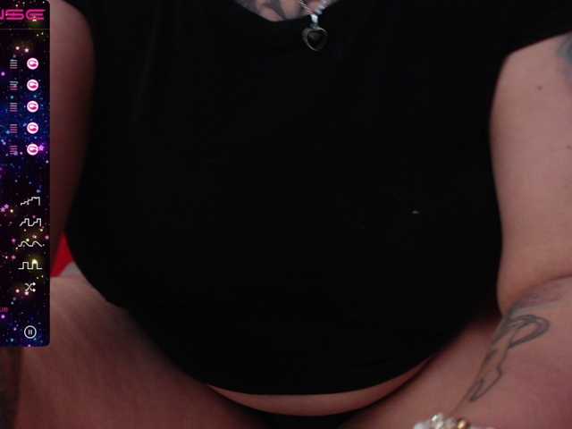 Live sex webcam photo for chloe-rosse #273600068