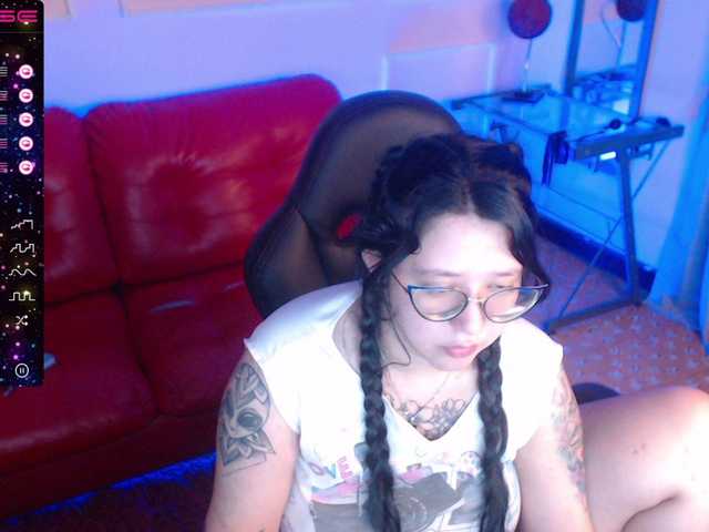 Live sex webcam photo for chloe-rosse #273976677