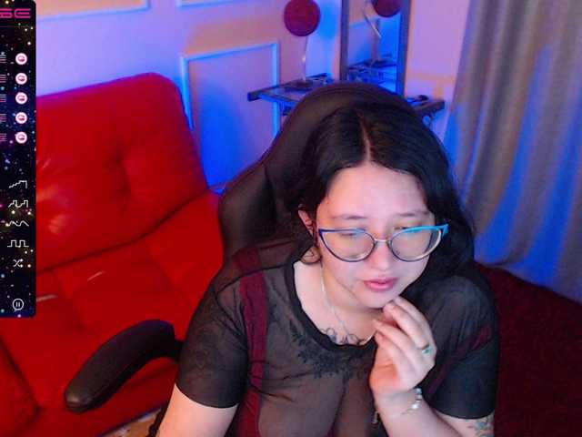 Live sex webcam photo for chloe-rosse #274075874