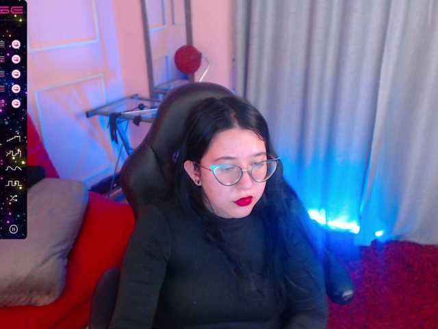 Live sex webcam photo for chloe-rosse #274218427