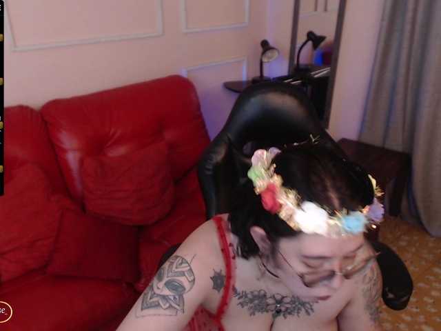 Live sex webcam photo for chloe-rosse #275529259