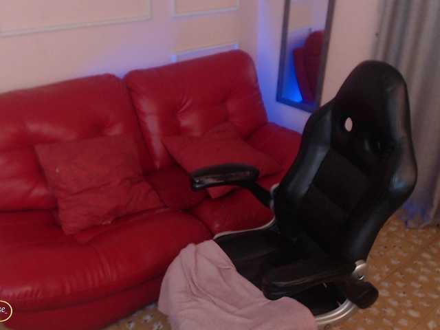 Live sex webcam photo for chloe-rosse #275694659