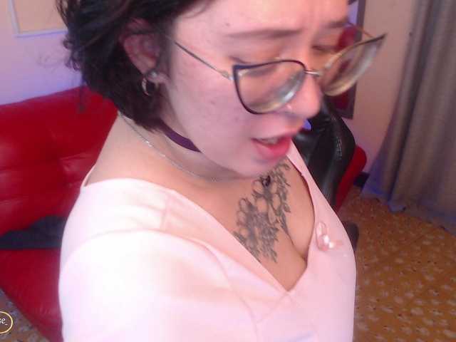 Live sex webcam photo for chloe-rosse #275917333