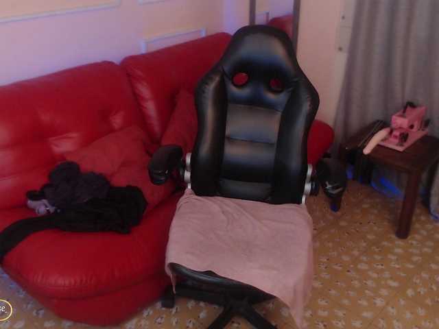 Live sex webcam photo for chloe-rosse #275945280