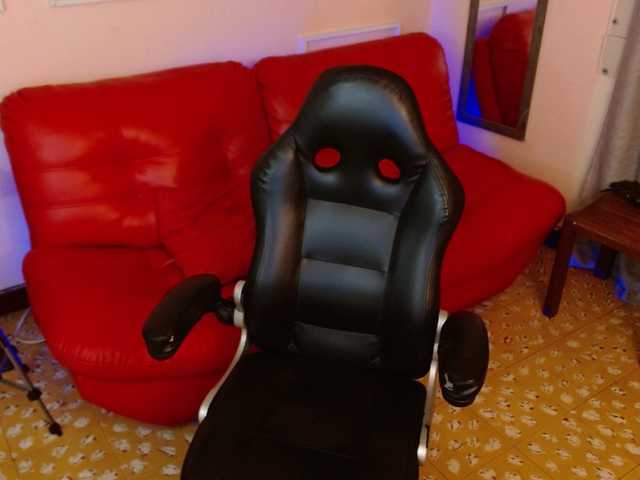 Live sex webcam photo for chloe-rosse #275955714