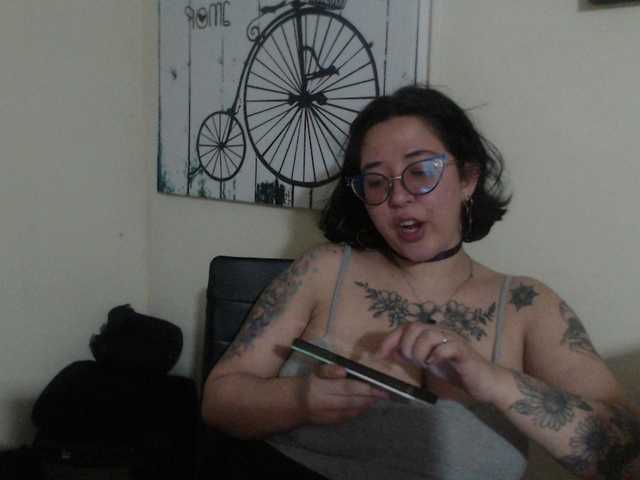 Live sex webcam photo for chloe-rosse #275978030