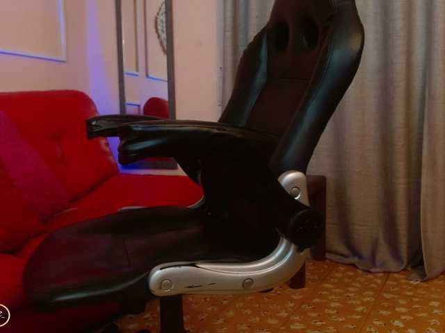 Live sex webcam photo for chloe-rosse #276120183