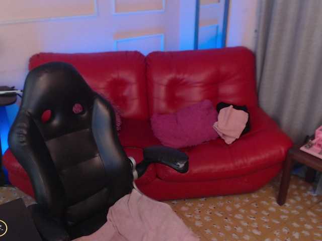 Live sex webcam photo for chloe-rosse #276222155