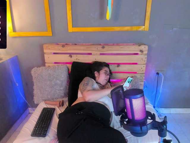 Live sex webcam photo for chloe-rosse #276561788