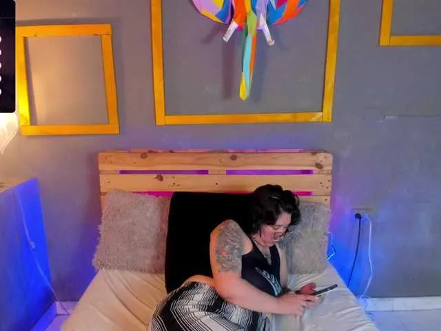 Live sex webcam photo for chloe-rosse #276569192