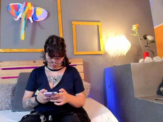 Live sex webcam photo for chloe-rosse #277144080