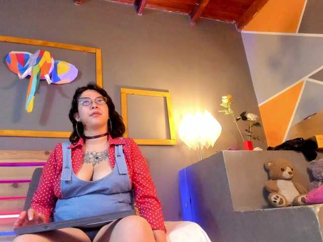 Live sex webcam photo for chloe-rosse #277177509