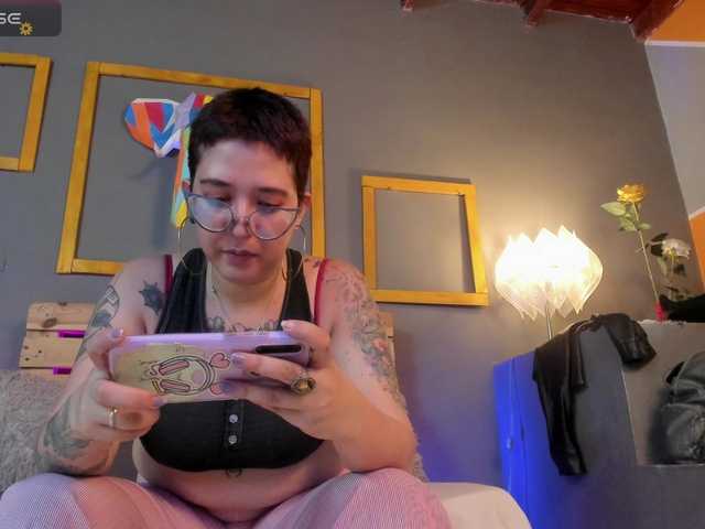 Live sex webcam photo for chloe-rosse #277350831