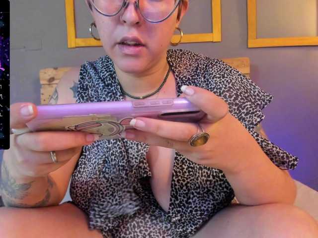 Live sex webcam photo for chloe-rosse #277593288