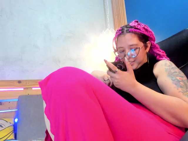 Live sex webcam photo for chloe-rosse #278145076