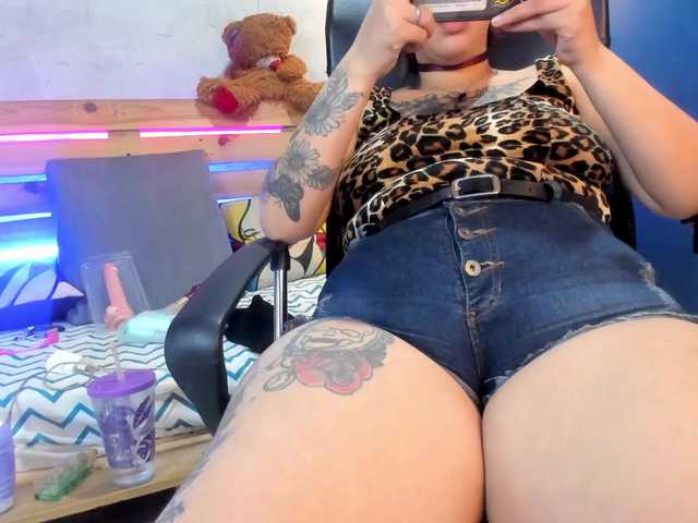 Live sex webcam photo for chloe-rosse #278235611