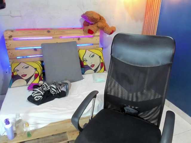 Live sex webcam photo for chloe-rosse #278304900