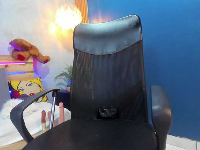 Live sex webcam photo for chloe-rosse #278760781