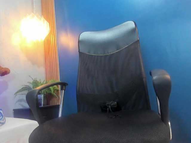 Live sex webcam photo for chloe-rosse #285467364