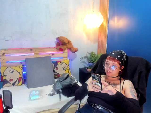 Live sex webcam photo for chloe-rosse #288185640