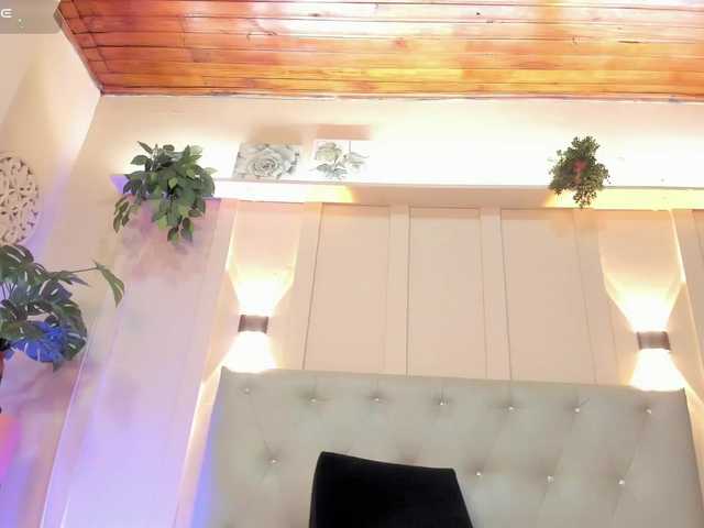 Live sex webcam photo for chloe-rosse #290189372