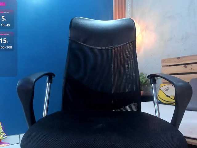 Live sex webcam photo for chloe-rosse #290232519