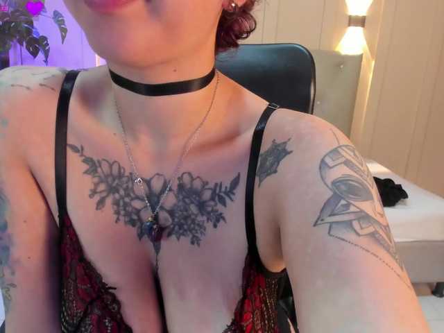 Live sex webcam photo for chloe-rosse #290558665