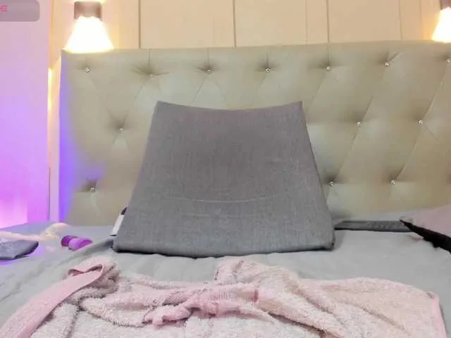 Live sex webcam photo for chloe-rosse #290949399