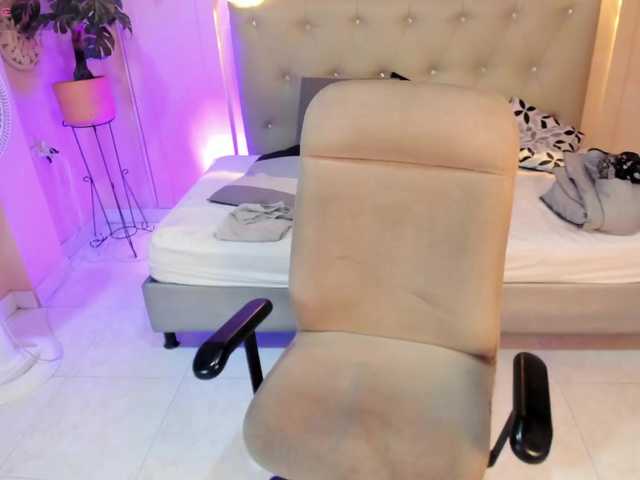 Live sex webcam photo for chloe-rosse #291369240